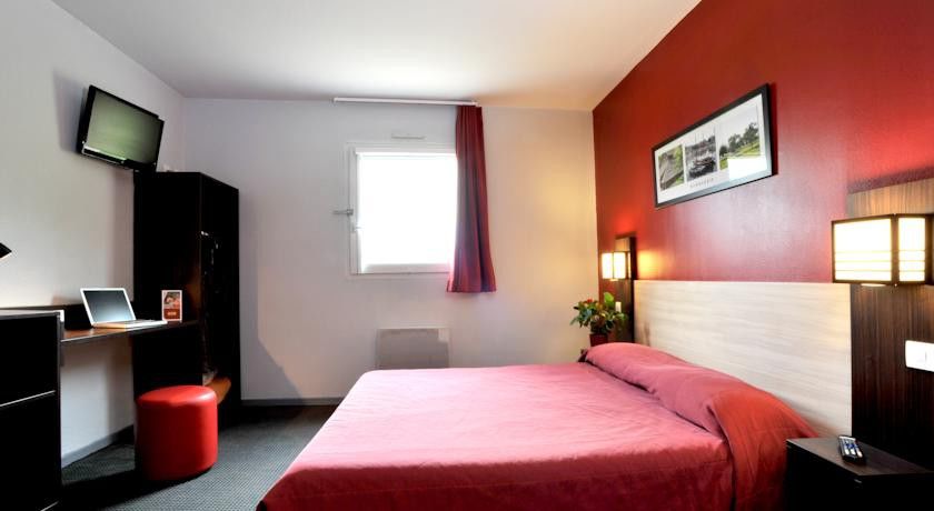 Brit Hotel Saint-Quentin Fayet  Exterior foto