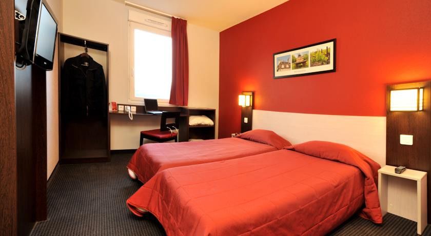 Brit Hotel Saint-Quentin Fayet  Exterior foto