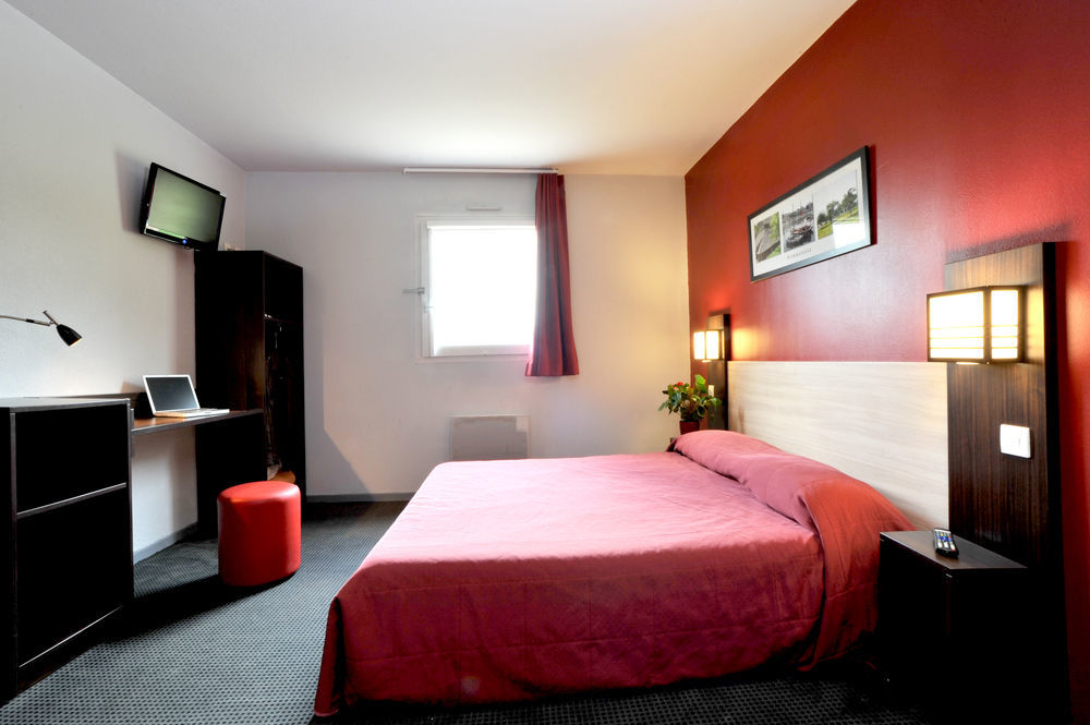 Brit Hotel Saint-Quentin Fayet  Exterior foto