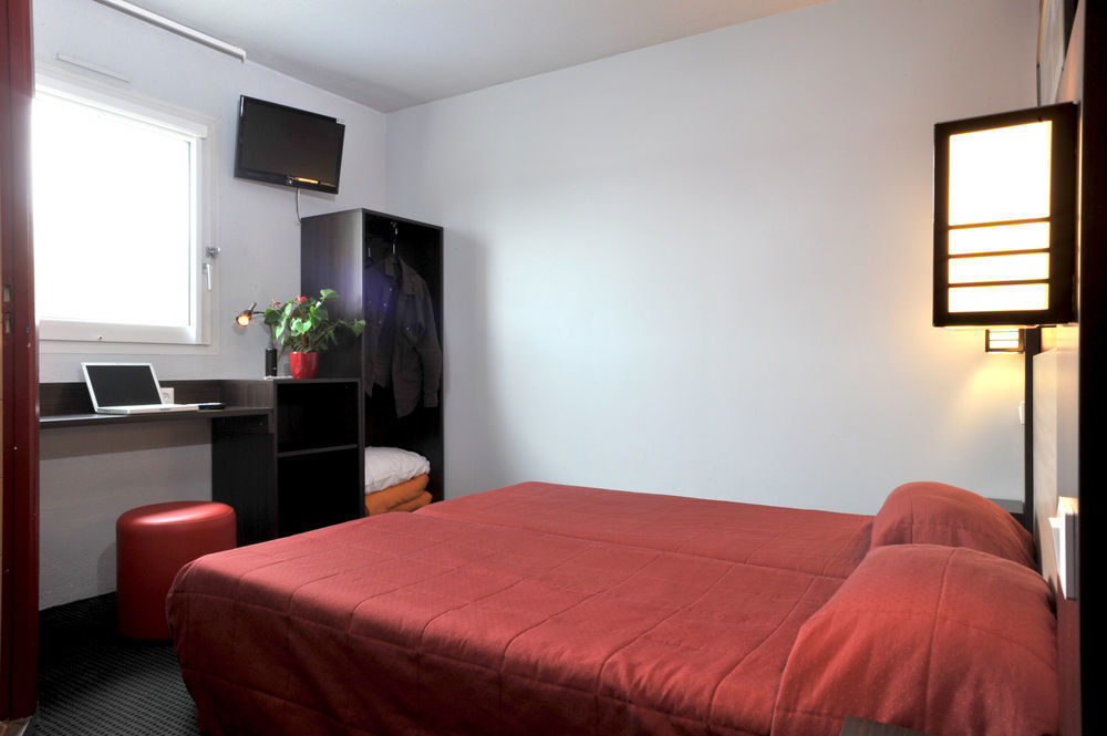 Brit Hotel Saint-Quentin Fayet  Exterior foto