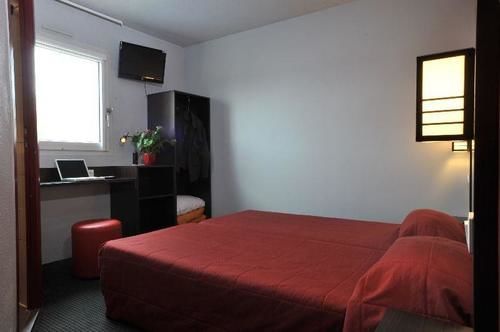 Brit Hotel Saint-Quentin Fayet  Exterior foto